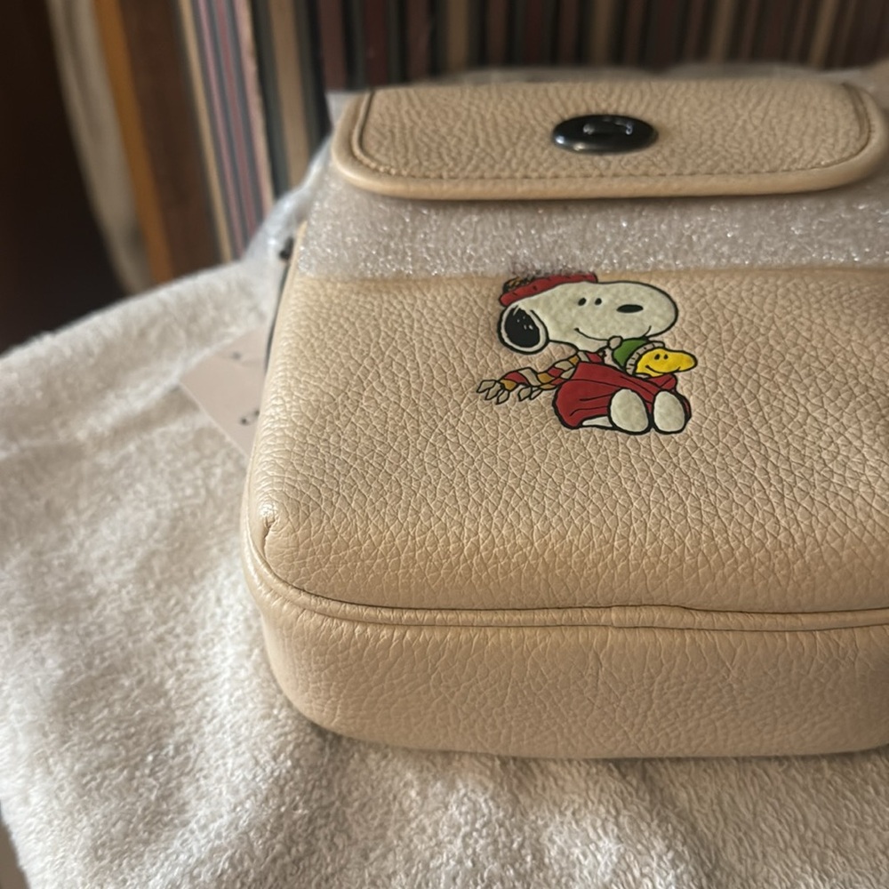 Ivory heritage Snoopy Crossbody Bag - Picture 7 of 8